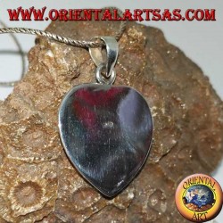 Colgante en forma de corazón de plata con nácar.