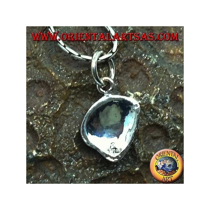 Shell-shaped silver pendant "the clam"