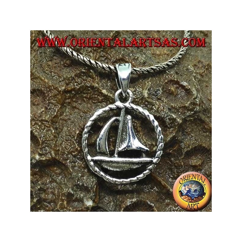 Pendentif voilier en argent dans le cercle