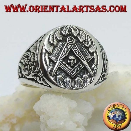 Anello in argento,simbolo massone squadra compasso e teschio 