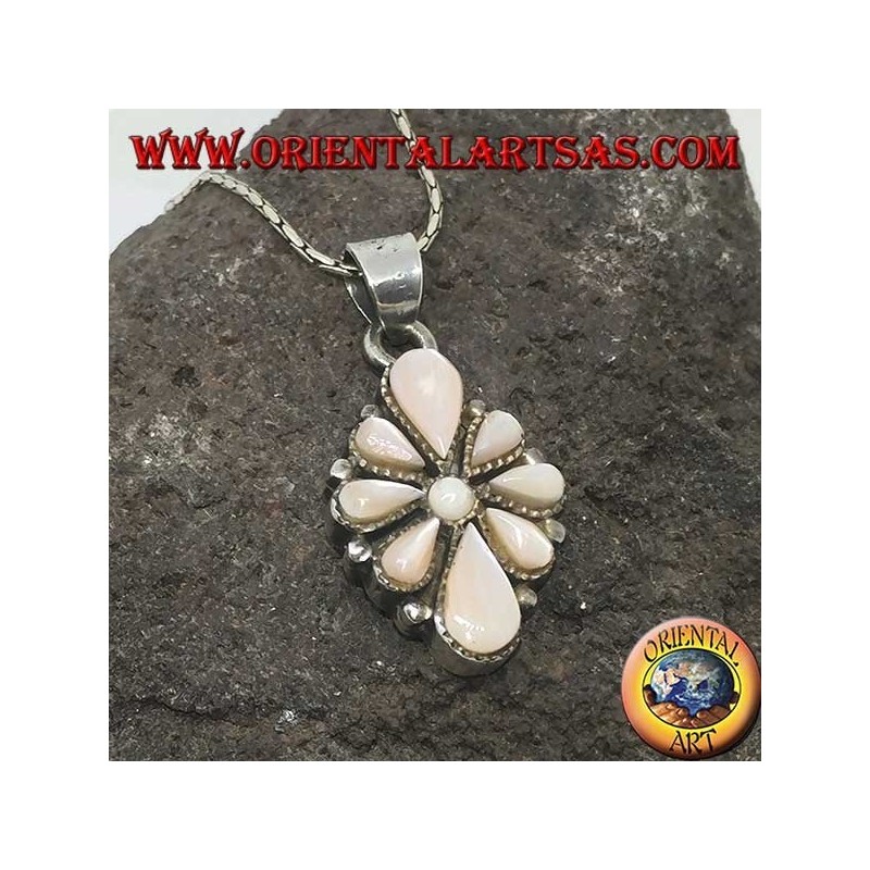 Pendentif en argent avec huit larmes de nacre