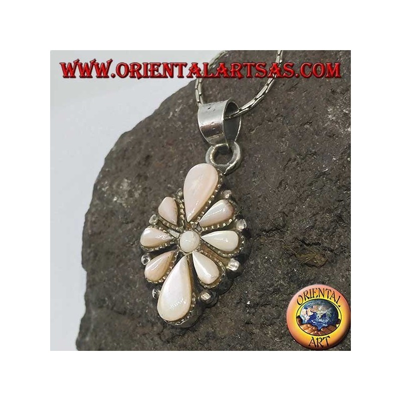 Pendentif en argent avec huit larmes de nacre