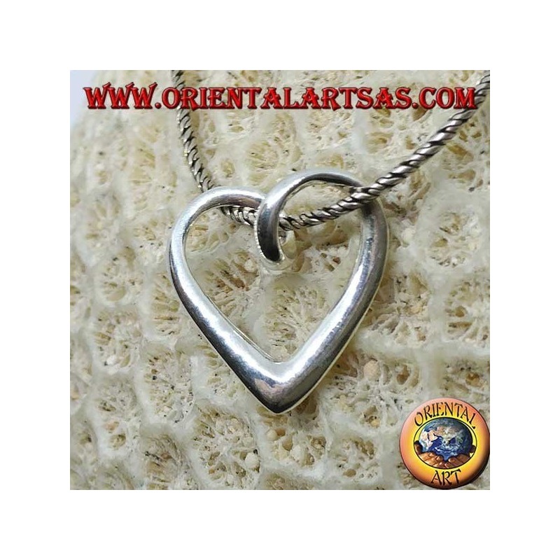 Pendentif en argent avec un profil coeur tordu