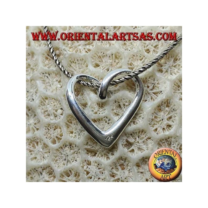 Pendentif en argent avec un profil coeur tordu