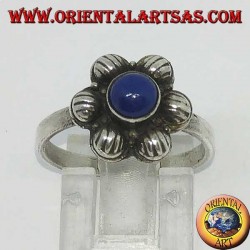 Silver flower ring with central round natural Lapis Lazuli