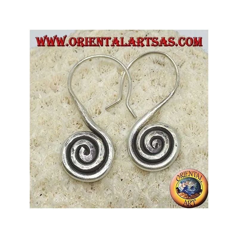 Pendientes Karen hechos a mano con espiral de plata en espiral