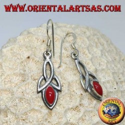 Pendientes de plata con nudo de tyrone y pasta de coral.