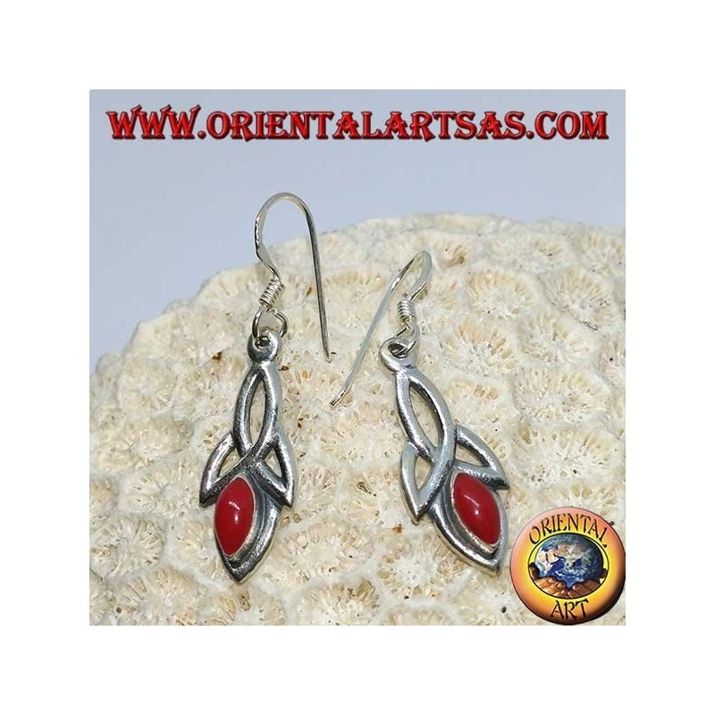 Pendientes de plata con nudo de tyrone y pasta de coral.