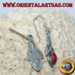 Pendientes de plata con nudo de tyrone y pasta de coral.