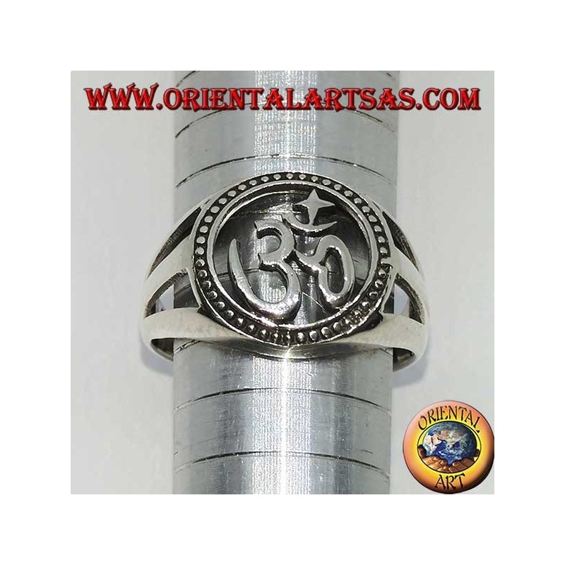 Anillo de plata con letra sagrada del hinduismo Aum u Om tallada (ॐ)