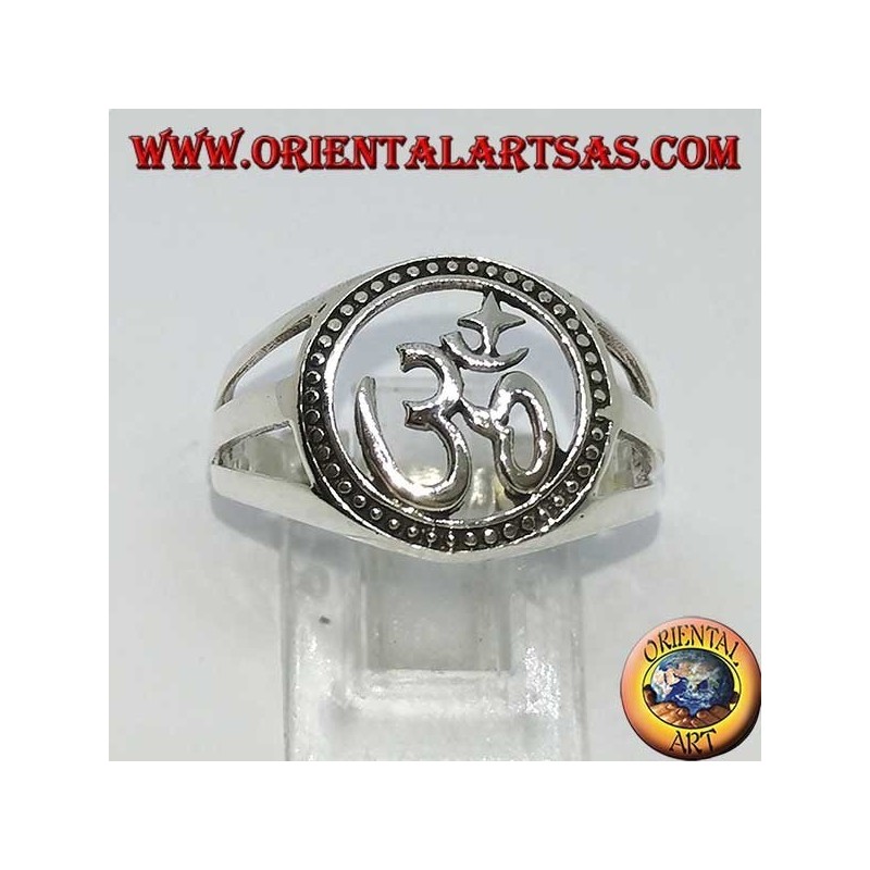 Anillo de plata con letra sagrada del hinduismo Aum u Om tallada (ॐ)