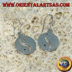 Boucle d'oreille Yin yang dans un pendentif lisse en argent, Le Taijitu (T'ai Chi T'u)