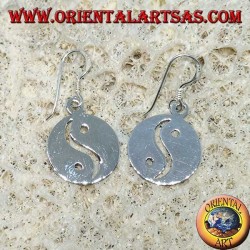 Boucle d'oreille Yin yang dans un pendentif lisse en argent, Le Taijitu (T'ai Chi T'u)