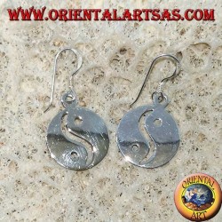 Boucle d'oreille Yin yang dans un pendentif lisse en argent, Le Taijitu (T'ai Chi T'u)