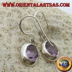 Pendientes de plata con amatista redonda con trío de bolas de plata.