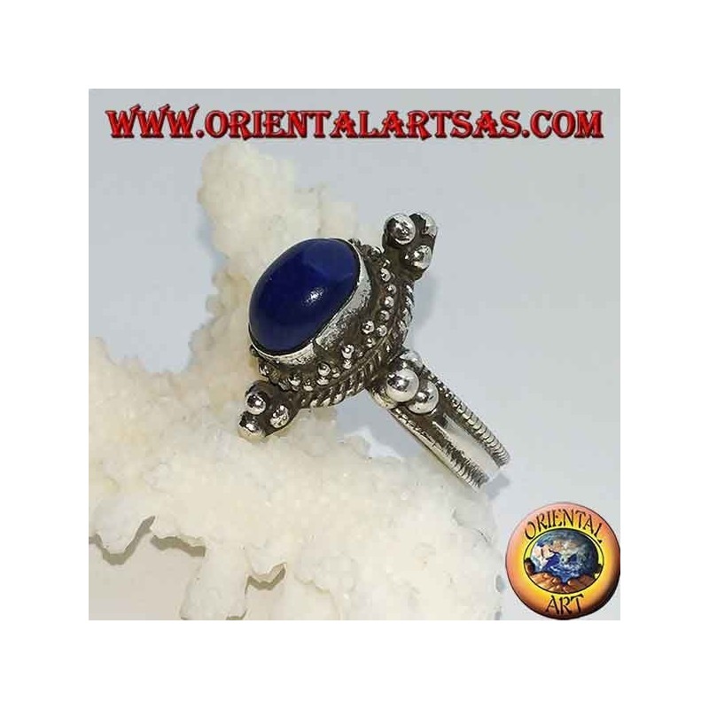 Silberring mit ovalem Lapislazuli, umgeben von Punkten