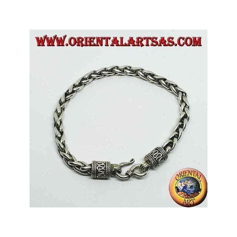 Pulsera de plata con anillos entrelazados, sección cuadrada.
