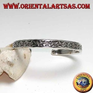 Bracciale rigido in argento, con incisioni a battitura di lune contraposte