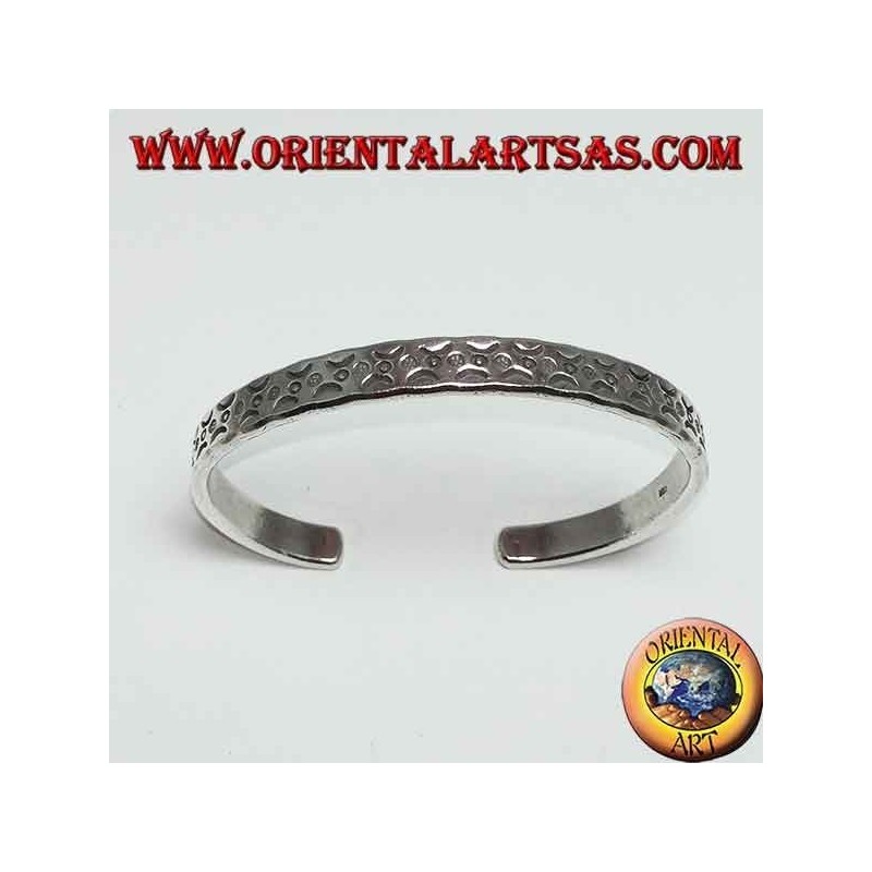 Bracciale rigido in argento, con incisioni a battitura di lune contraposte
