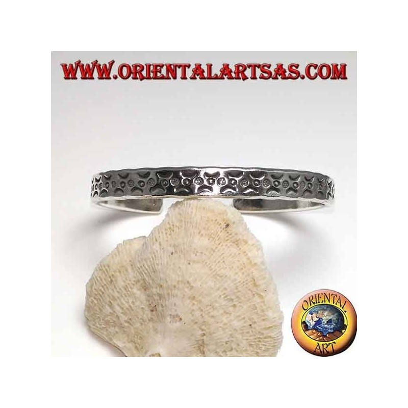 Rigid bracelet in silver, with beating incisions of contrived moons