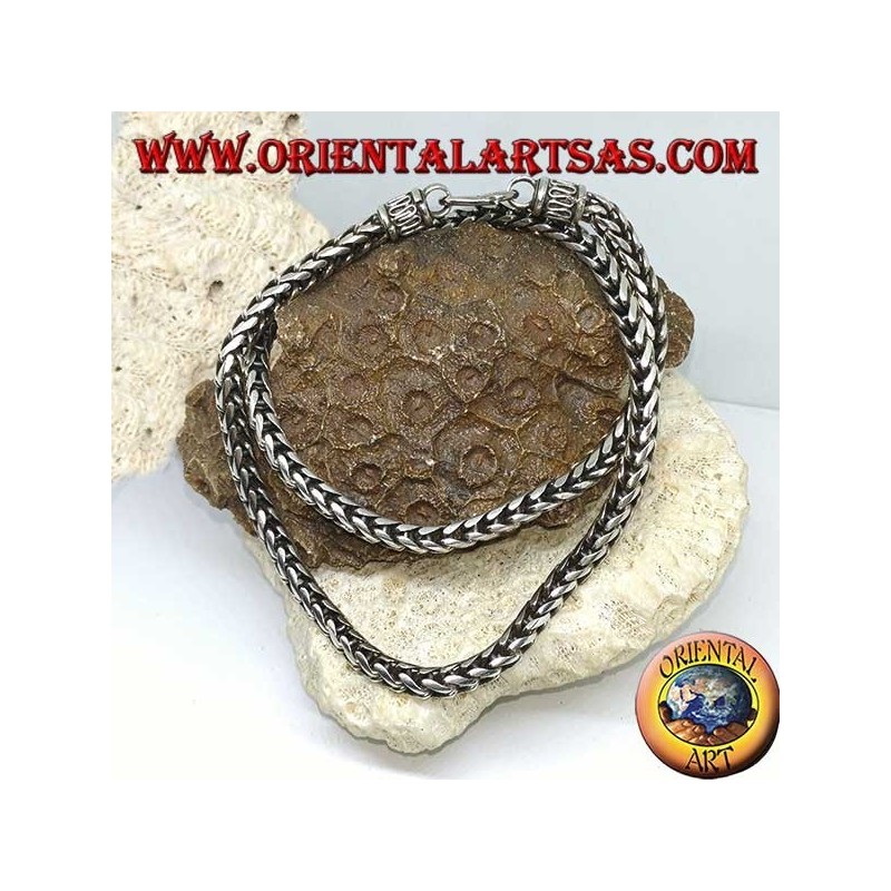 Collar de plata, trenzado con una sección cuadrada de (longitud 52 cm, grosor 5.3 mm 5.3)