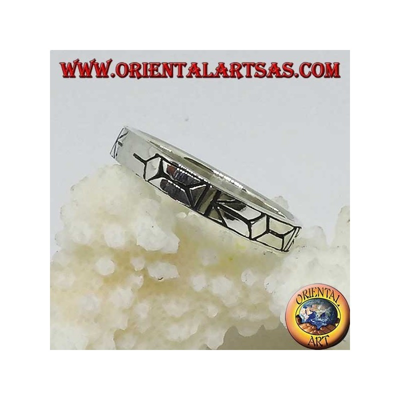Anillo de plata con grabado de dardos