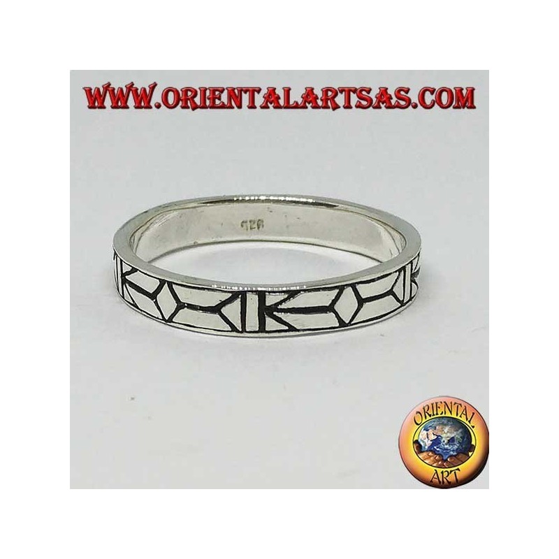 Silver band ring engraved with darts