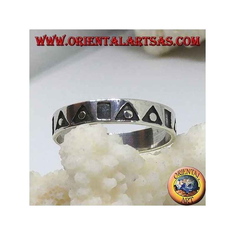 Bague en argent avec triangles et carrés creux