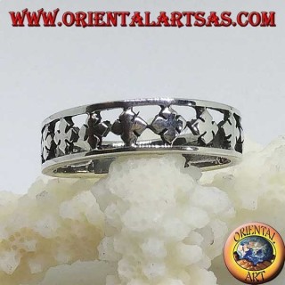 Anello a fedina in argento con quadrifogli stilizzati intagliati