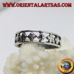Silver band ring with carved stylized four-leaf clovers