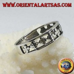 Silver band ring with carved stylized four-leaf clovers