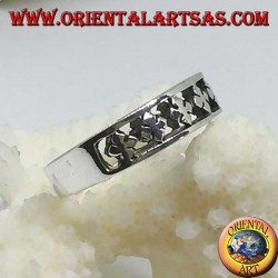 Anillo de plata con tréboles de cuatro hojas estilizados tallados