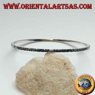 Silberringarmband mit geschnitzten Rauten