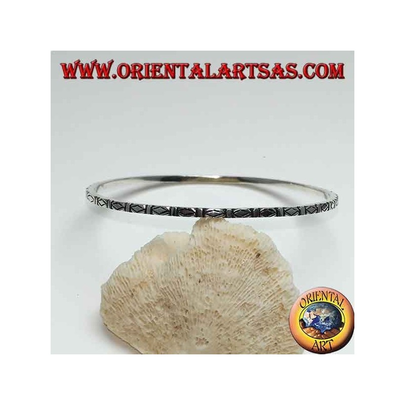 Silberringarmband mit geschnitzten Rauten