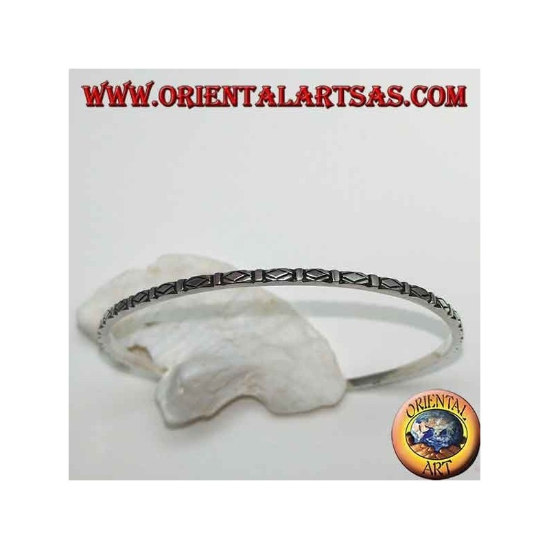 Silberringarmband mit geschnitzten Rauten