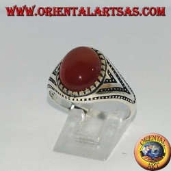 Bague en argent avec cornaline ovale sertie de triangles et de décorations de points latéraux