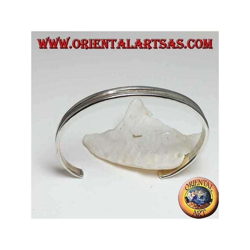 Starre Silberarmband mit einer ausgehöhlten Linie in der Mitte