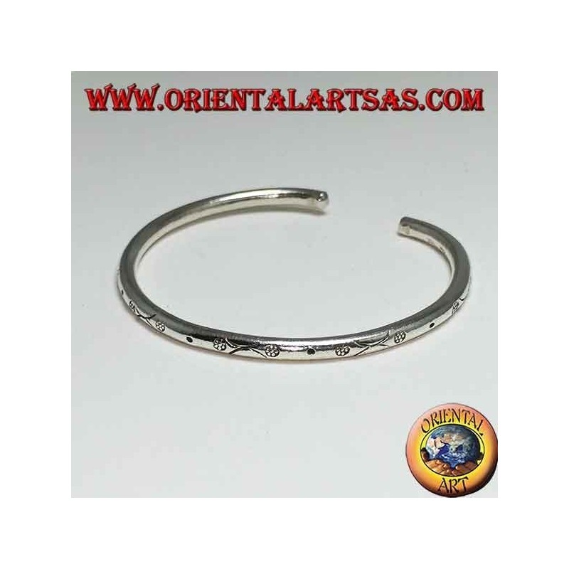 Pulsera en plata rígida, alambre redondo mm. 3.5 grabado a mano