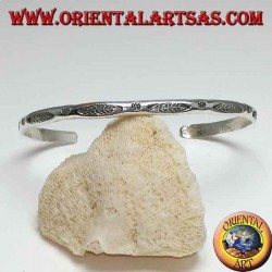 Rigid silver bracelet, with engravings handmade by Karen