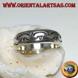 Bague en argent avec deux rangées de pinces courbées sculptées à la main