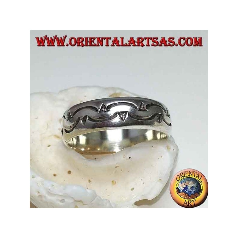 Bague en argent avec deux rangées de pinces courbées sculptées à la main