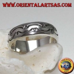 Bague en argent avec deux rangées de pinces courbées sculptées à la main