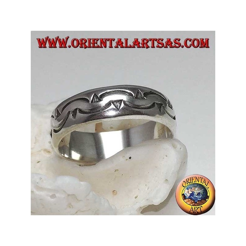 Silver ring with two rows of curved darts carved by hand