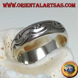 Silver ring with two rows of curved darts carved by hand