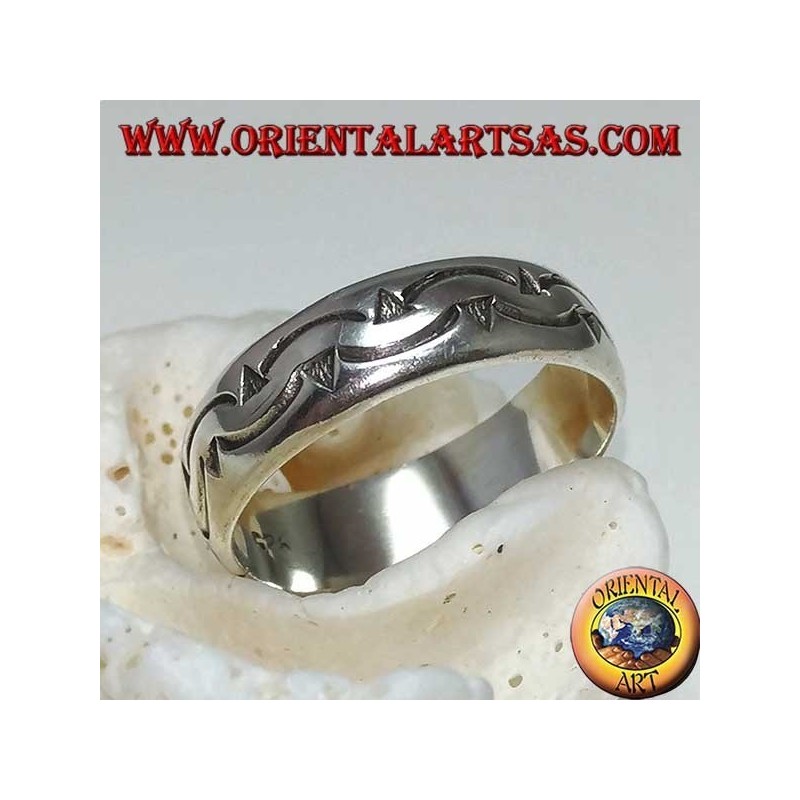 Bague en argent avec deux rangées de pinces courbées sculptées à la main