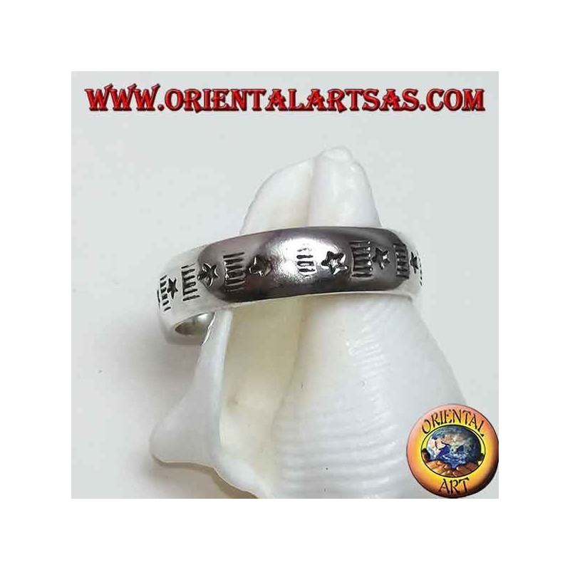 Silver band ring with alternating engraved stars and staves