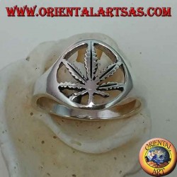 Silberring mit geschnitztem Hanfblatt (Marihuana)