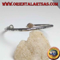 Rigid silver bracelet, carved with hand-made teardrop finals