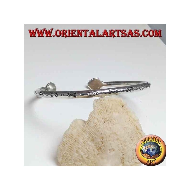 Rigid silver bracelet, carved with hand-made teardrop finals