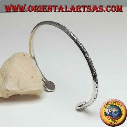 Bracelet rigide en argent, sculpté avec une finale en forme de goutte faite à la main